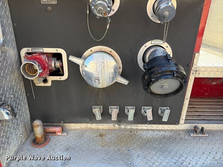 image for item FK3885 1997 International 4900 pumper fire truck