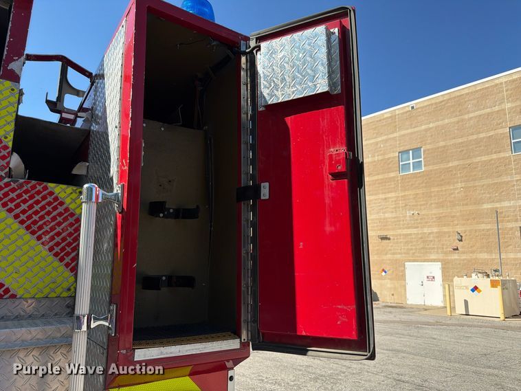 image for item FK3885 1997 International 4900 pumper fire truck