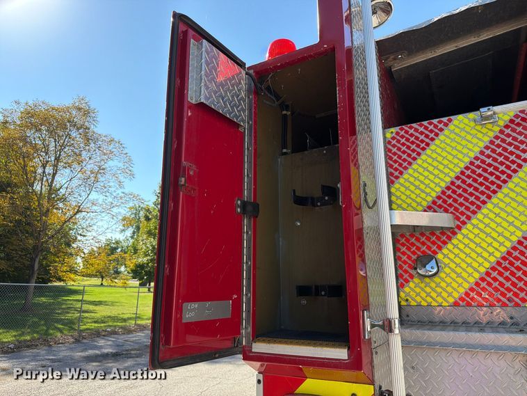 image for item FK3885 1997 International 4900 pumper fire truck