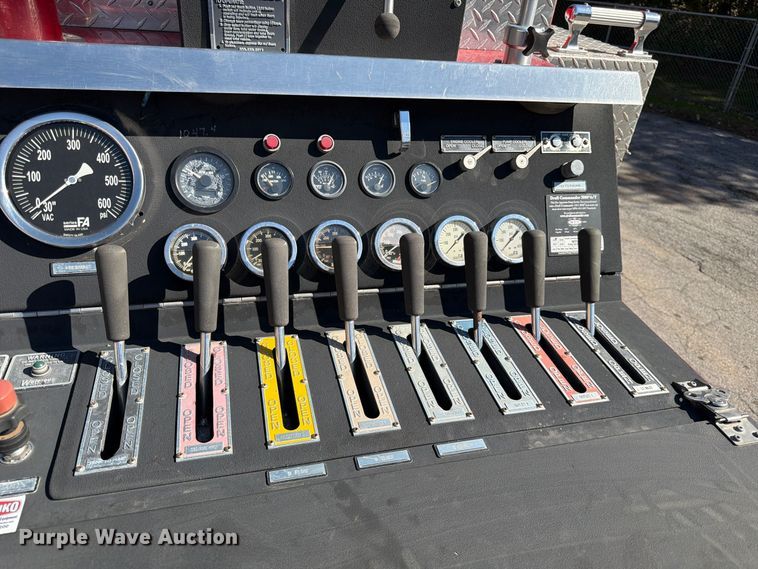 image for item FK3885 1997 International 4900 pumper fire truck