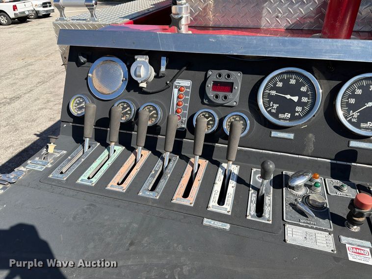image for item FK3885 1997 International 4900 pumper fire truck