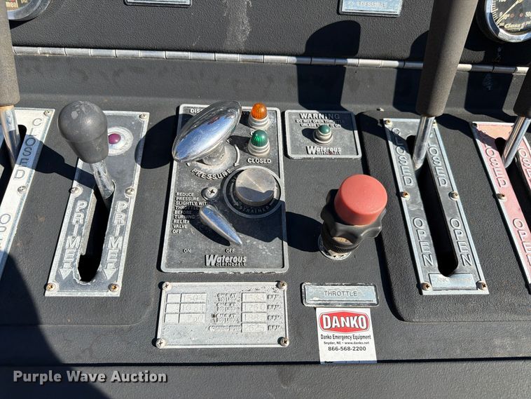 image for item FK3885 1997 International 4900 pumper fire truck