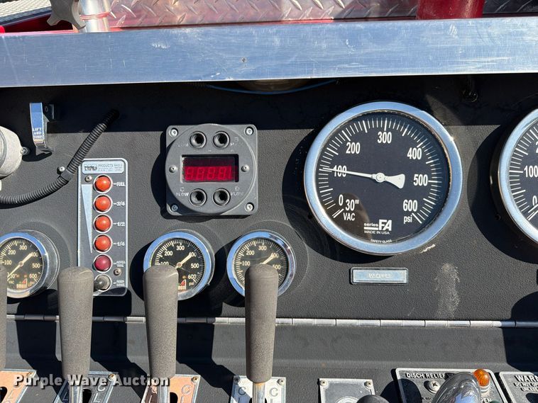image for item FK3885 1997 International 4900 pumper fire truck