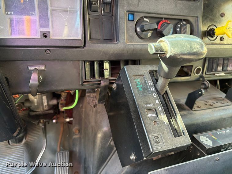 image for item FK3885 1997 International 4900 pumper fire truck