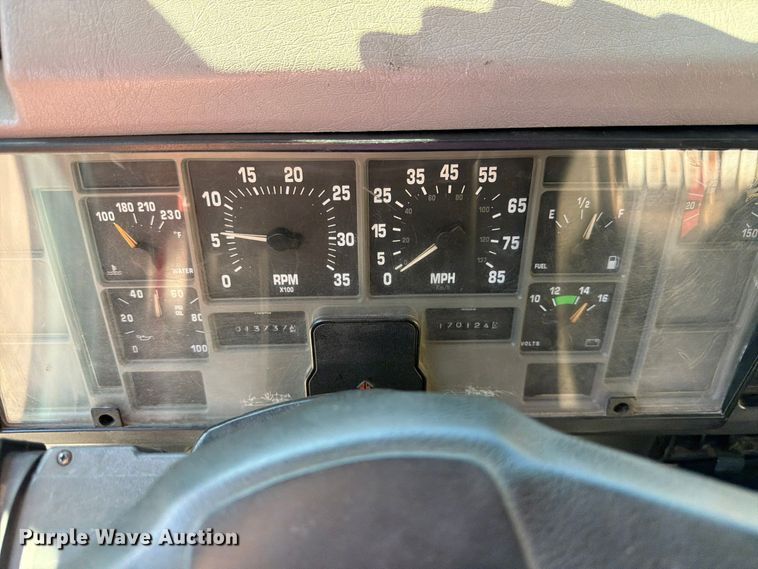 image for item FK3885 1997 International 4900 pumper fire truck