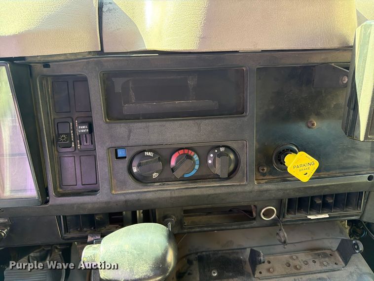 image for item FK3885 1997 International 4900 pumper fire truck