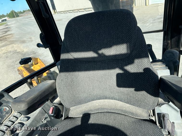 image for item FK3890 2015 Caterpillar 420F backhoe