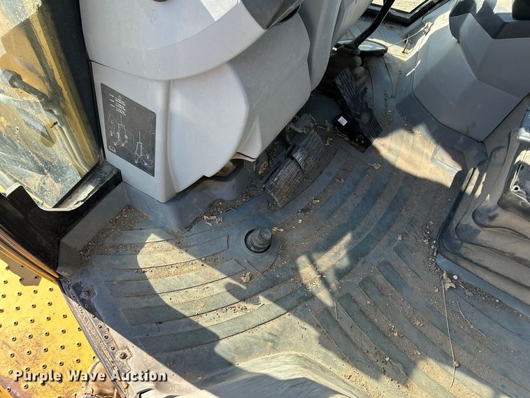 image for item FK3890 2015 Caterpillar 420F backhoe