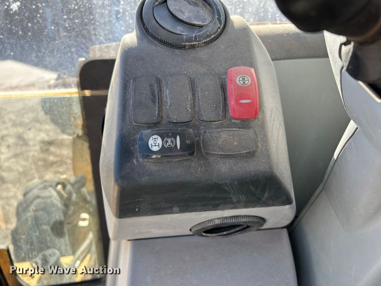 image for item FK3890 2015 Caterpillar 420F backhoe