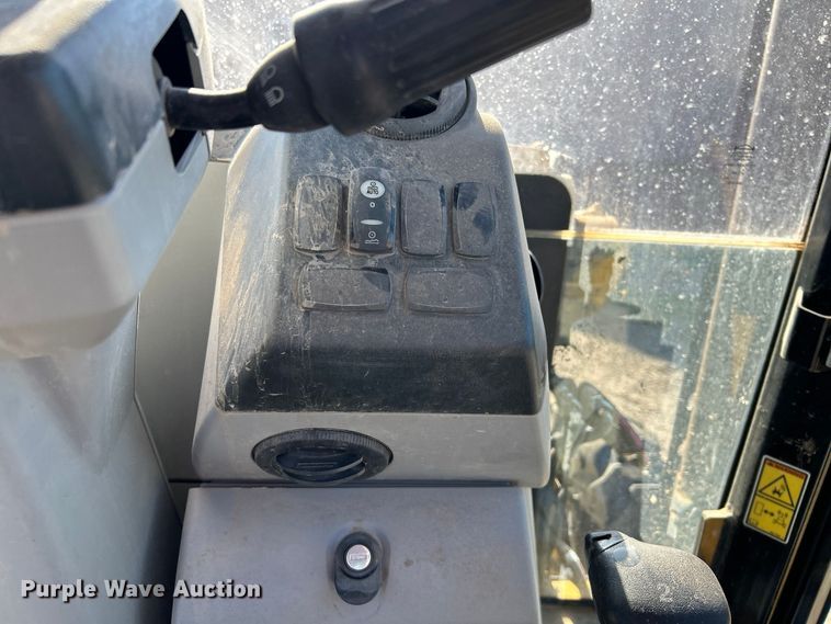 image for item FK3890 2015 Caterpillar 420F backhoe