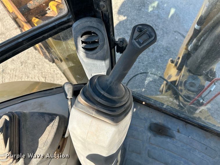 image for item FK3890 2015 Caterpillar 420F backhoe