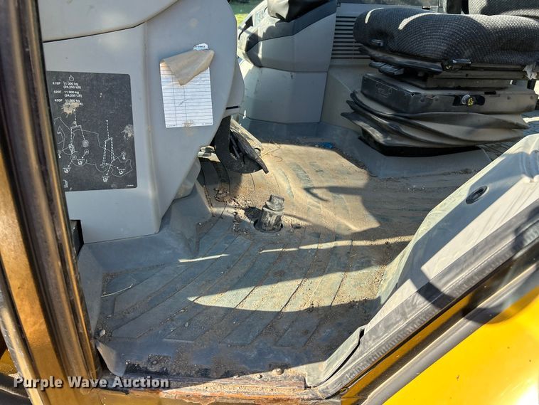 image for item FK3891 2015 Caterpillar 420F backhoe