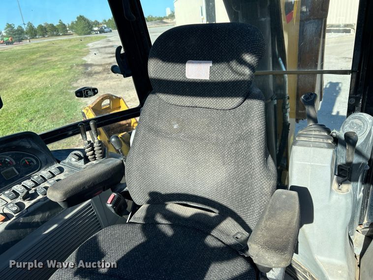 image for item FK3891 2015 Caterpillar 420F backhoe