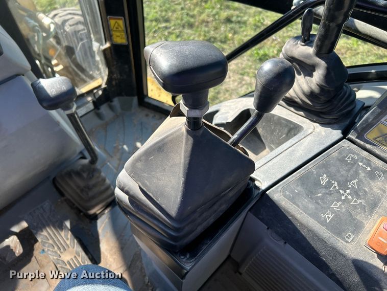 image for item FK3891 2015 Caterpillar 420F backhoe