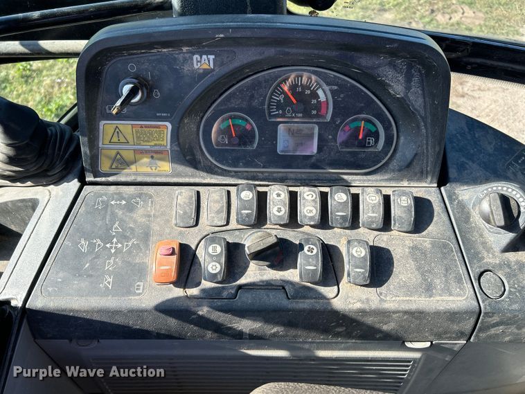 image for item FK3891 2015 Caterpillar 420F backhoe