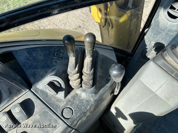 image for item FK3891 2015 Caterpillar 420F backhoe