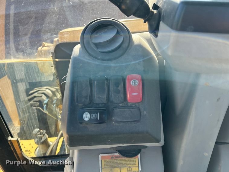 image for item FK3891 2015 Caterpillar 420F backhoe