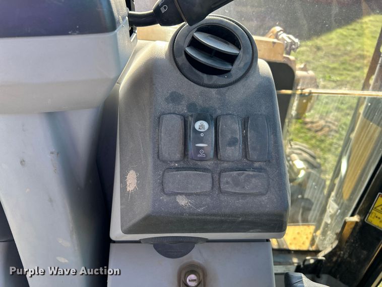 image for item FK3891 2015 Caterpillar 420F backhoe