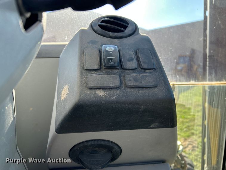image for item FK3891 2015 Caterpillar 420F backhoe
