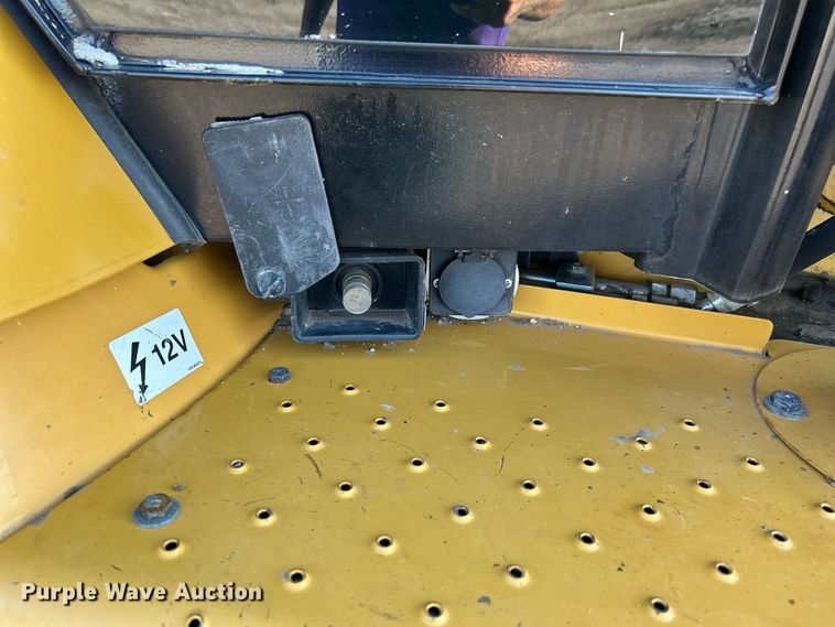 image for item FK3892 2015 Caterpillar 420F backhoe