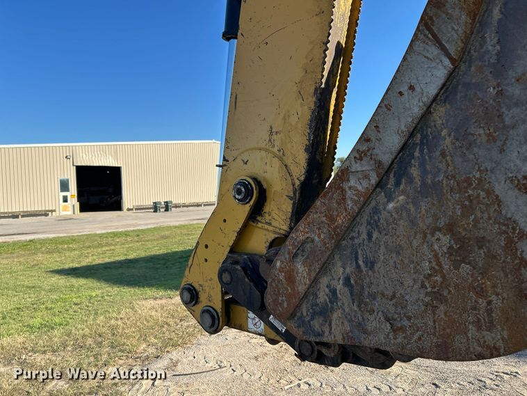 image for item FK3892 2015 Caterpillar 420F backhoe