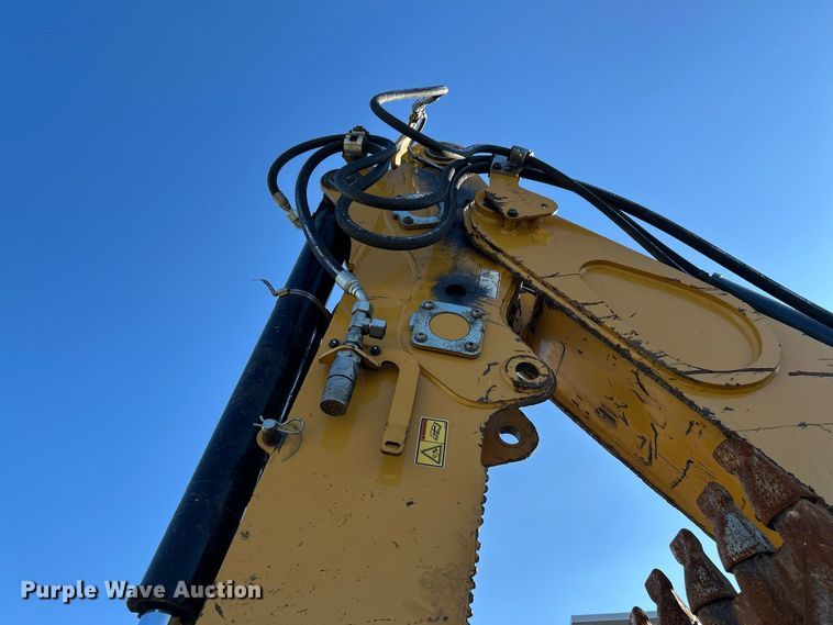 image for item FK3892 2015 Caterpillar 420F backhoe