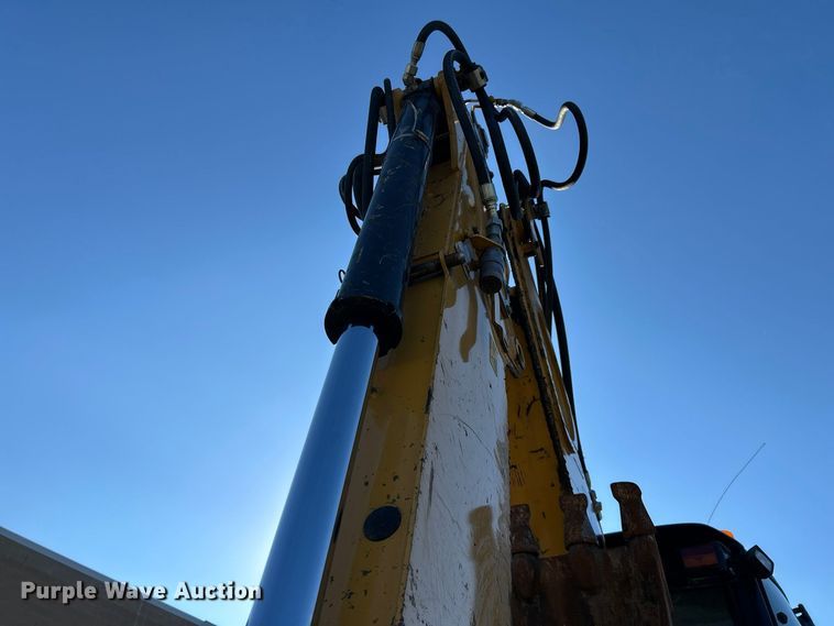 image for item FK3892 2015 Caterpillar 420F backhoe