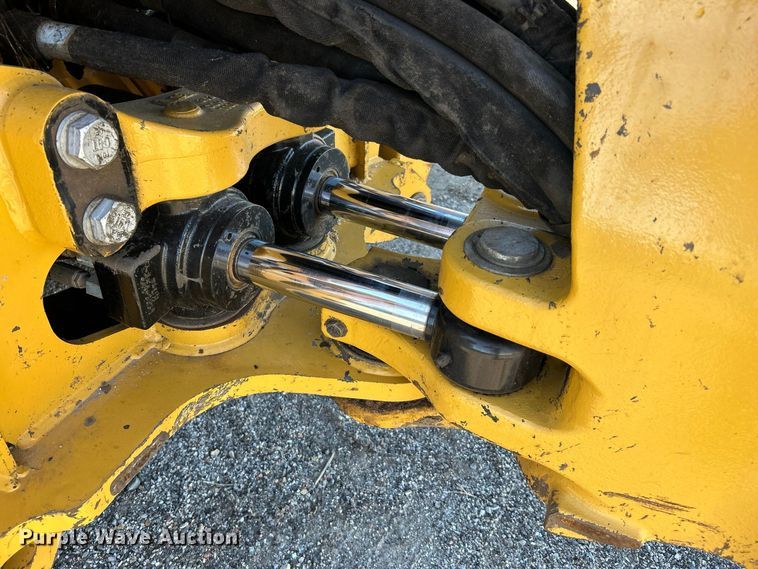 image for item FK3892 2015 Caterpillar 420F backhoe
