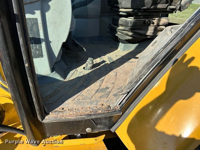 image for item FK3892 2015 Caterpillar 420F backhoe