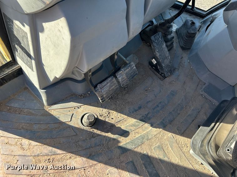 image for item FK3892 2015 Caterpillar 420F backhoe