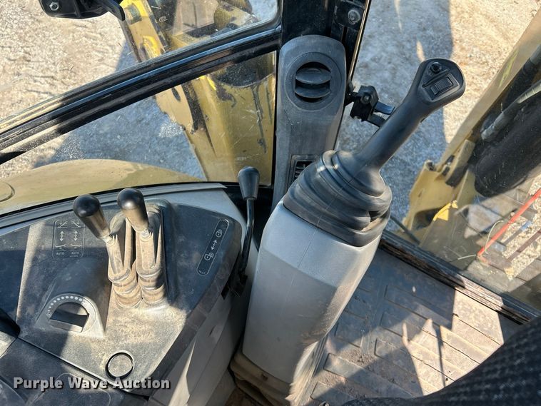 image for item FK3892 2015 Caterpillar 420F backhoe