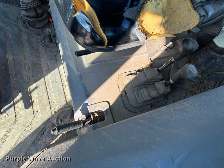 image for item FK3906 2007 Montana  LG5740C  MFWD tractor