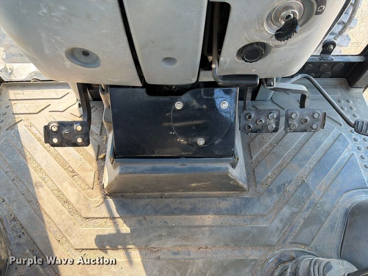 image for item FK3906 2007 Montana  LG5740C  MFWD tractor