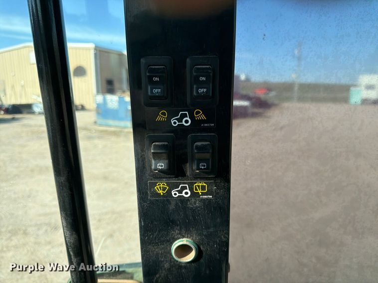 image for item FK3906 2007 Montana  LG5740C  MFWD tractor