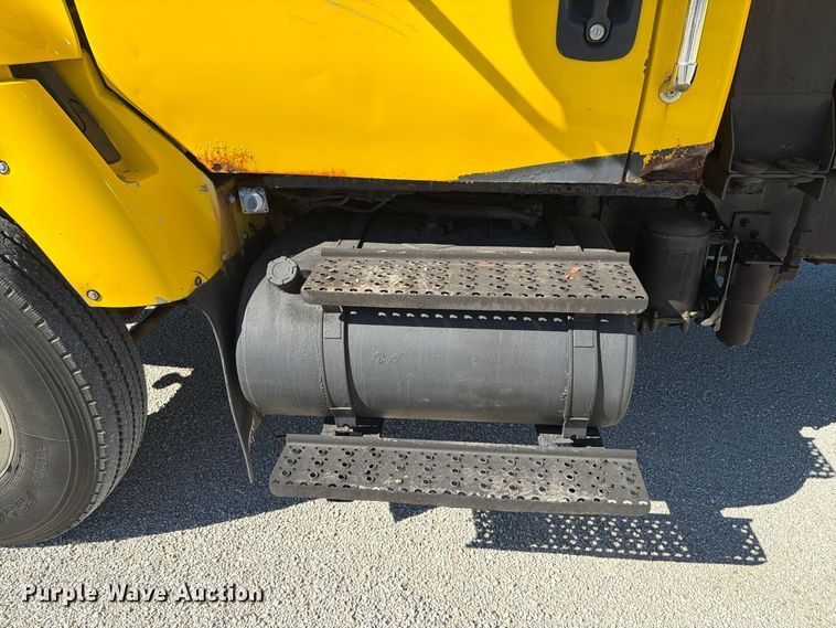image for item FK4201 2006 International 7400 dump truck