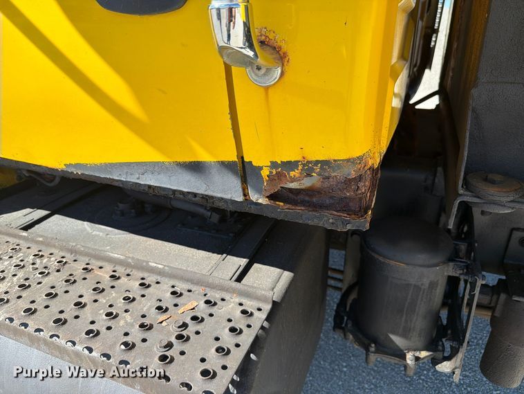 image for item FK4201 2006 International 7400 dump truck