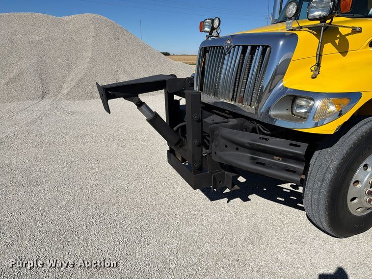 image for item FK4201 2006 International 7400 dump truck