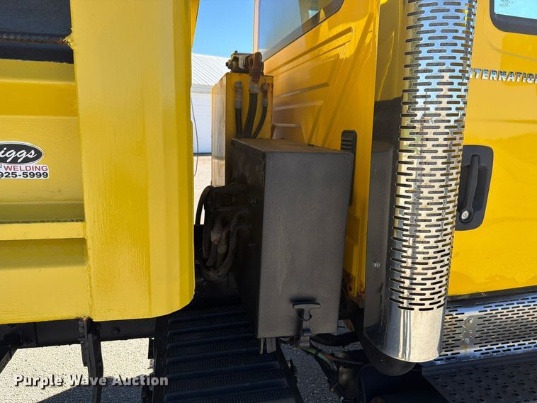 image for item FK4201 2006 International 7400 dump truck