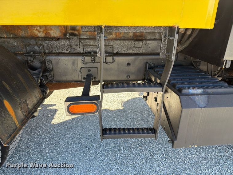 image for item FK4201 2006 International 7400 dump truck