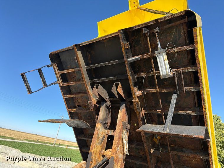 image for item FK4201 2006 International 7400 dump truck
