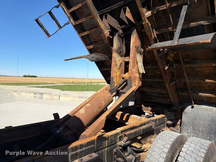 image for item FK4201 2006 International 7400 dump truck