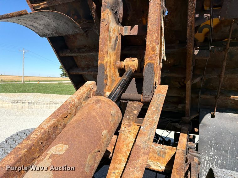 image for item FK4201 2006 International 7400 dump truck