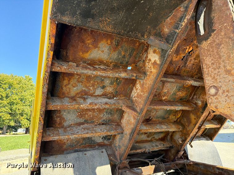 image for item FK4201 2006 International 7400 dump truck