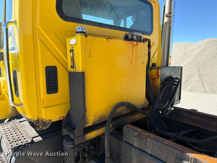 image for item FK4201 2006 International 7400 dump truck