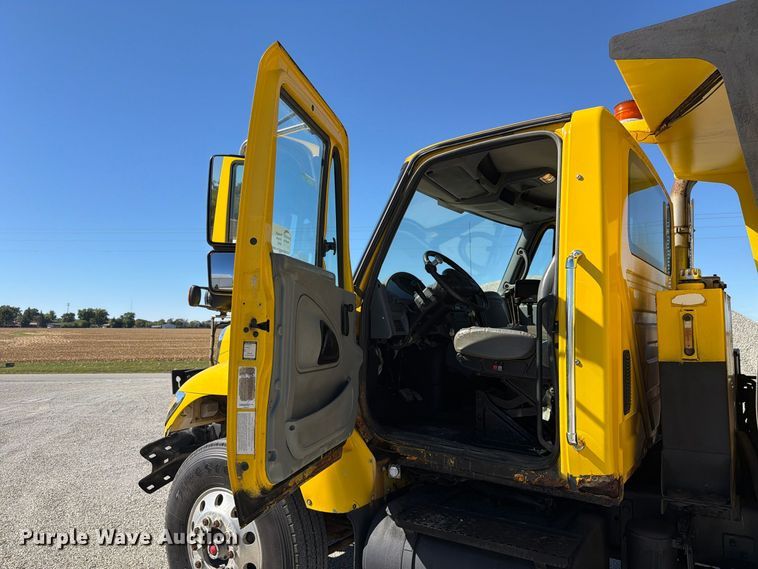 image for item FK4201 2006 International 7400 dump truck