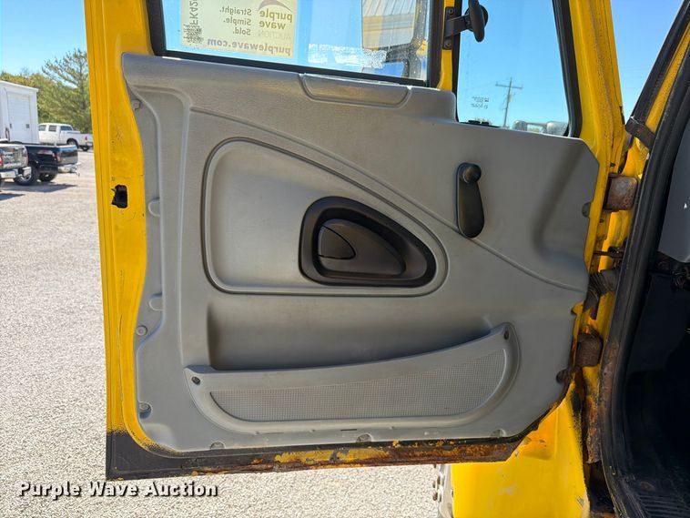 image for item FK4201 2006 International 7400 dump truck