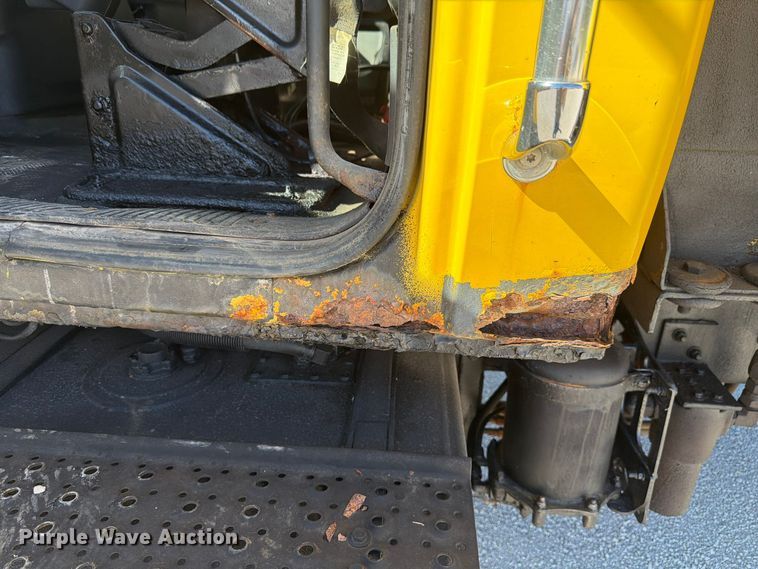 image for item FK4201 2006 International 7400 dump truck