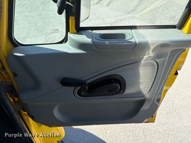 image for item FK4201 2006 International 7400 dump truck