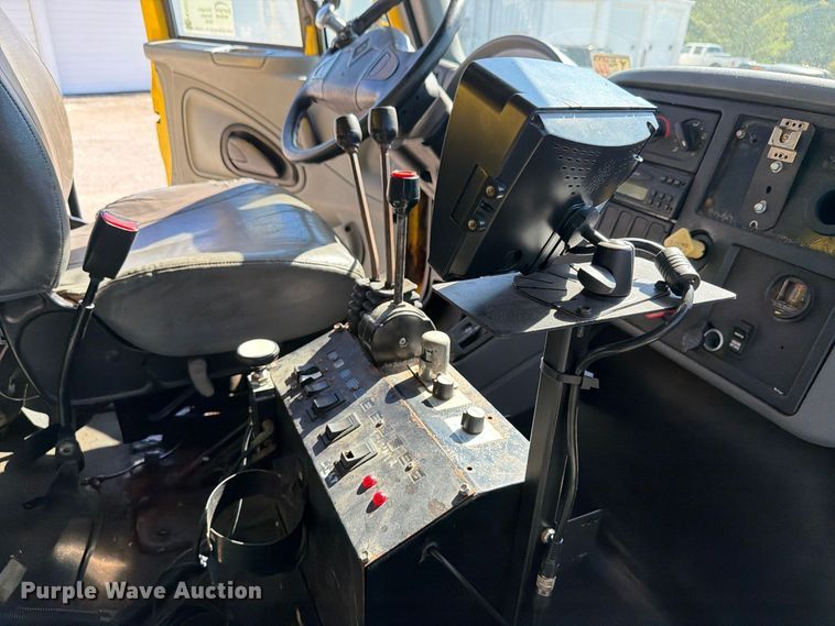 image for item FK4201 2006 International 7400 dump truck