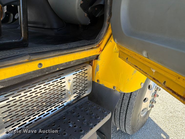image for item FK4201 2006 International 7400 dump truck